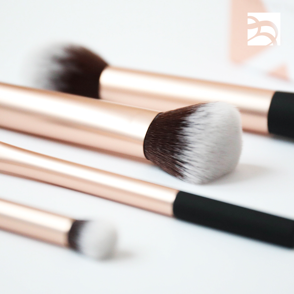 4 Makeup Brushes